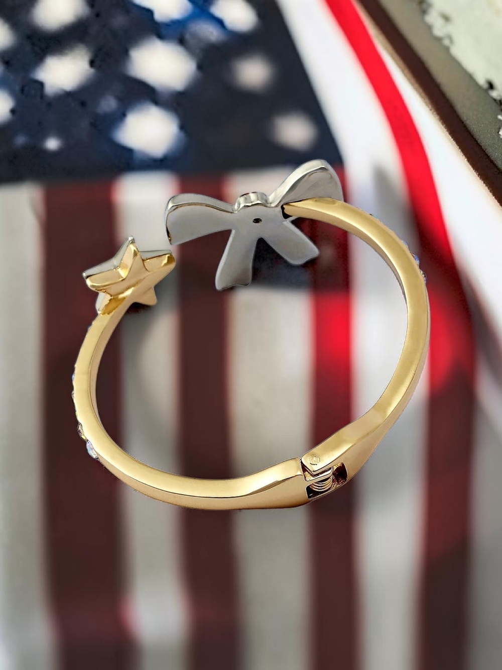 New Betsey Johnson Americana Hinge Bracelet w Lith Iconic Bow & Sparkly Star NWT - Picture 8 of 9
